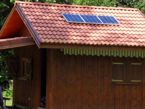 Les panneaux solaires implantés sur le chalet de Francis.
