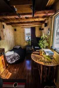 L'intérieur raffiné d'une Tiny house. Photo > Habitations microévolution