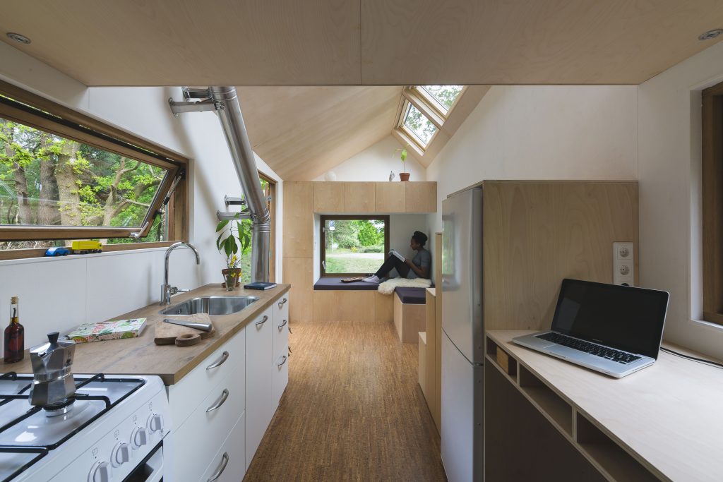 Un aménagement de Tiny house fonctionnel et ergonomique.
