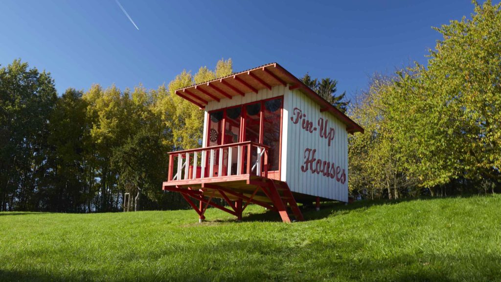 Implantation de Tiny house rétro et originale (photo de Joshua Woodsman).