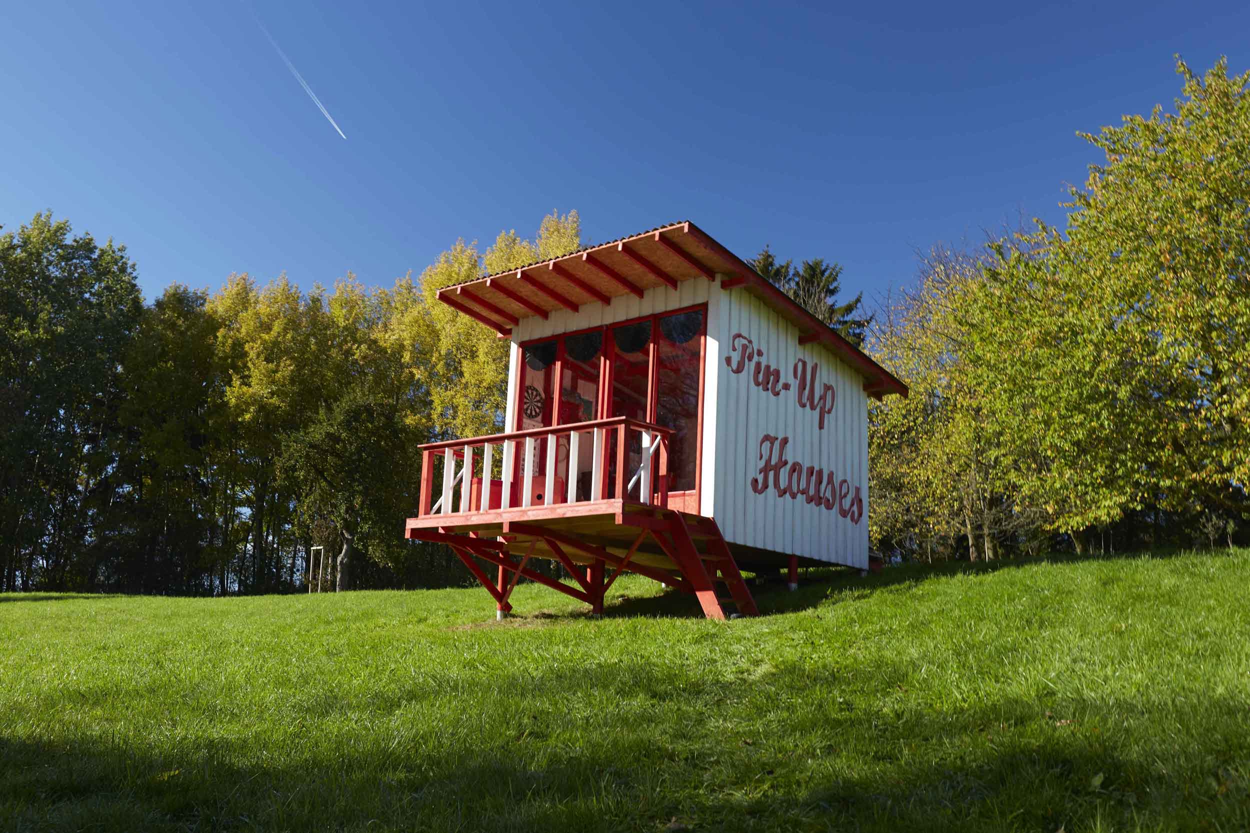 Implantation de Tiny house rétro et originale (photo de Joshua Woodsman).