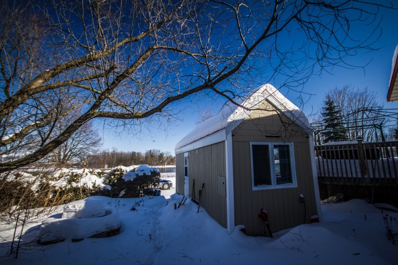 Un Tiny house dans un paysage enneigé. Photo> habitations microévolution