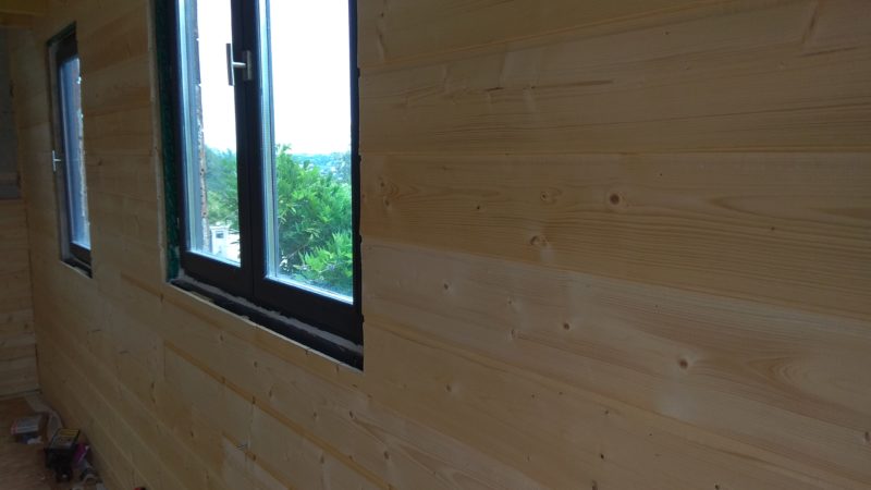 Pose lambris en pin Tiny house.